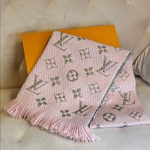 Louis Vuitton Echarpe Logomania Shine Pink Stole